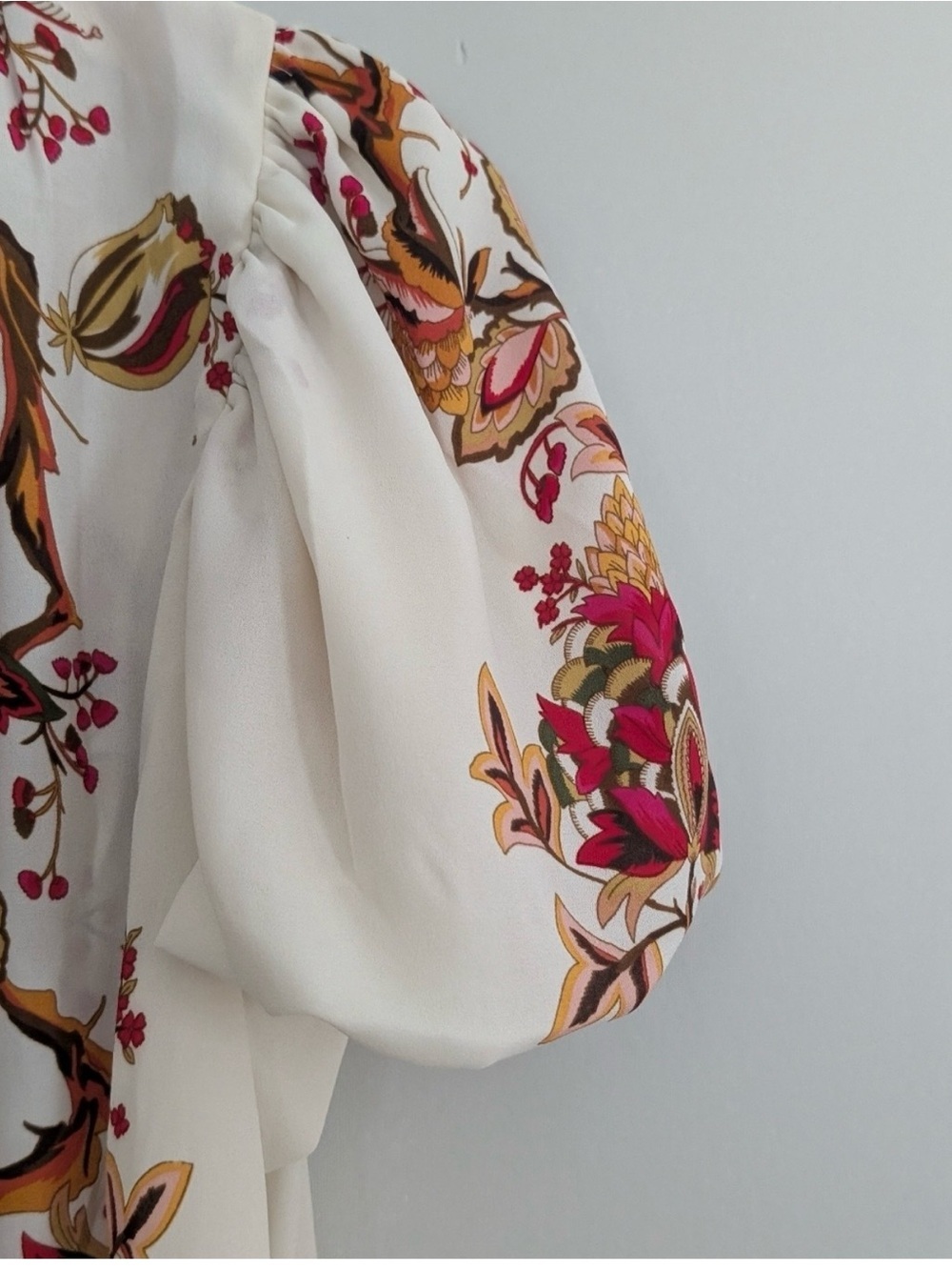 Rose & Olive White Floral Embroidered V-Neck Puff Sleeve Blouse - Picture 6 of 11